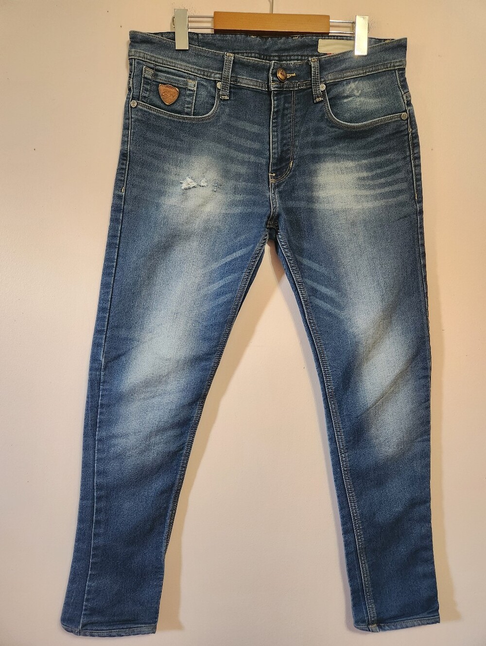Ed Hardy Skuller Stretch Jeans Size 32 Distressed Whiskered Tiger Patch Y2K